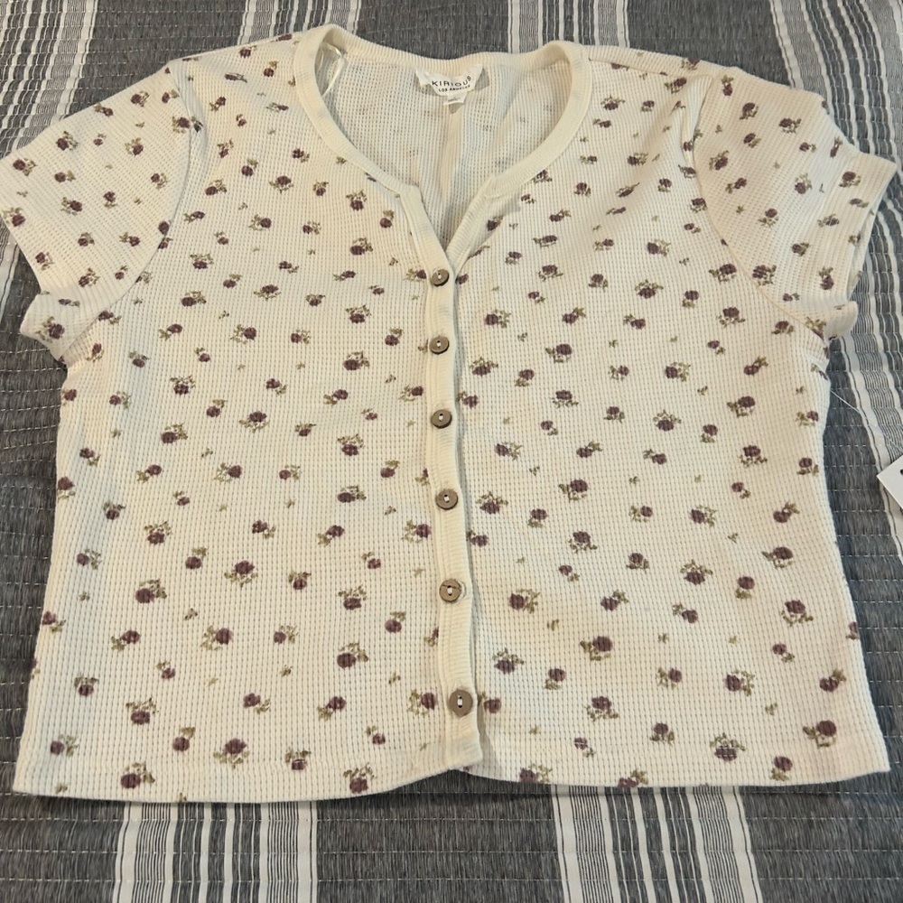 NWT Floral Button-Up Crop Waistline Length Shirt Women’s Size Large